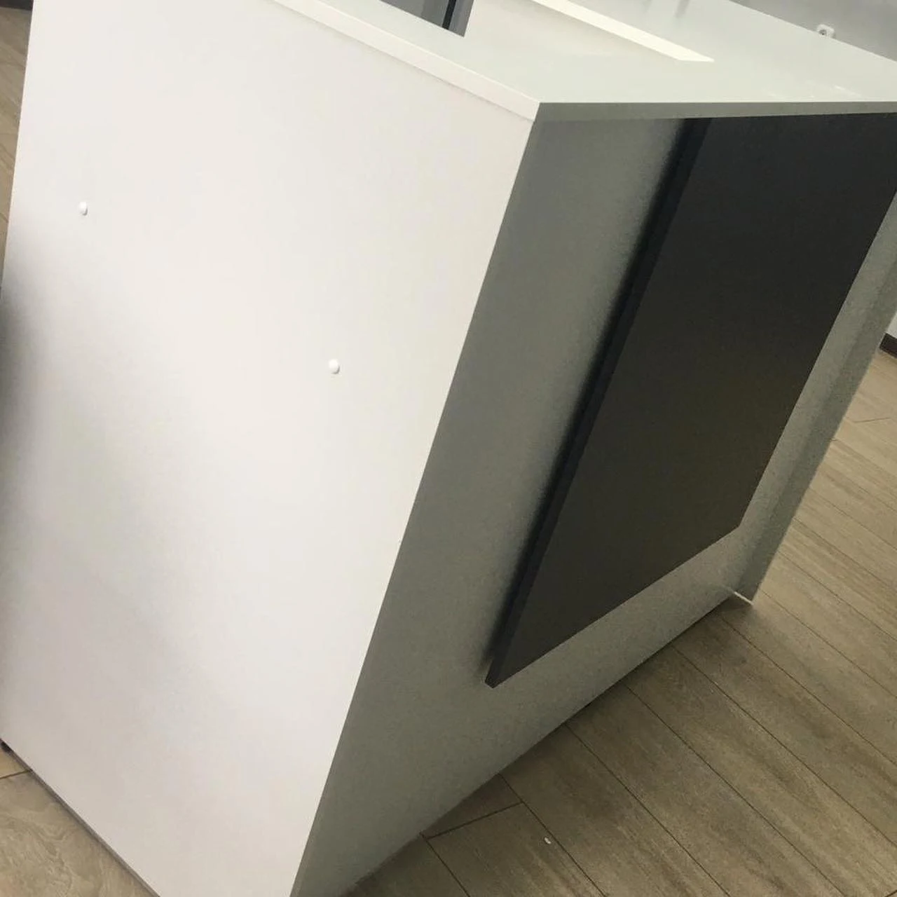 Стойка ресепшн для магазина одежды г Краснодар — фото 2