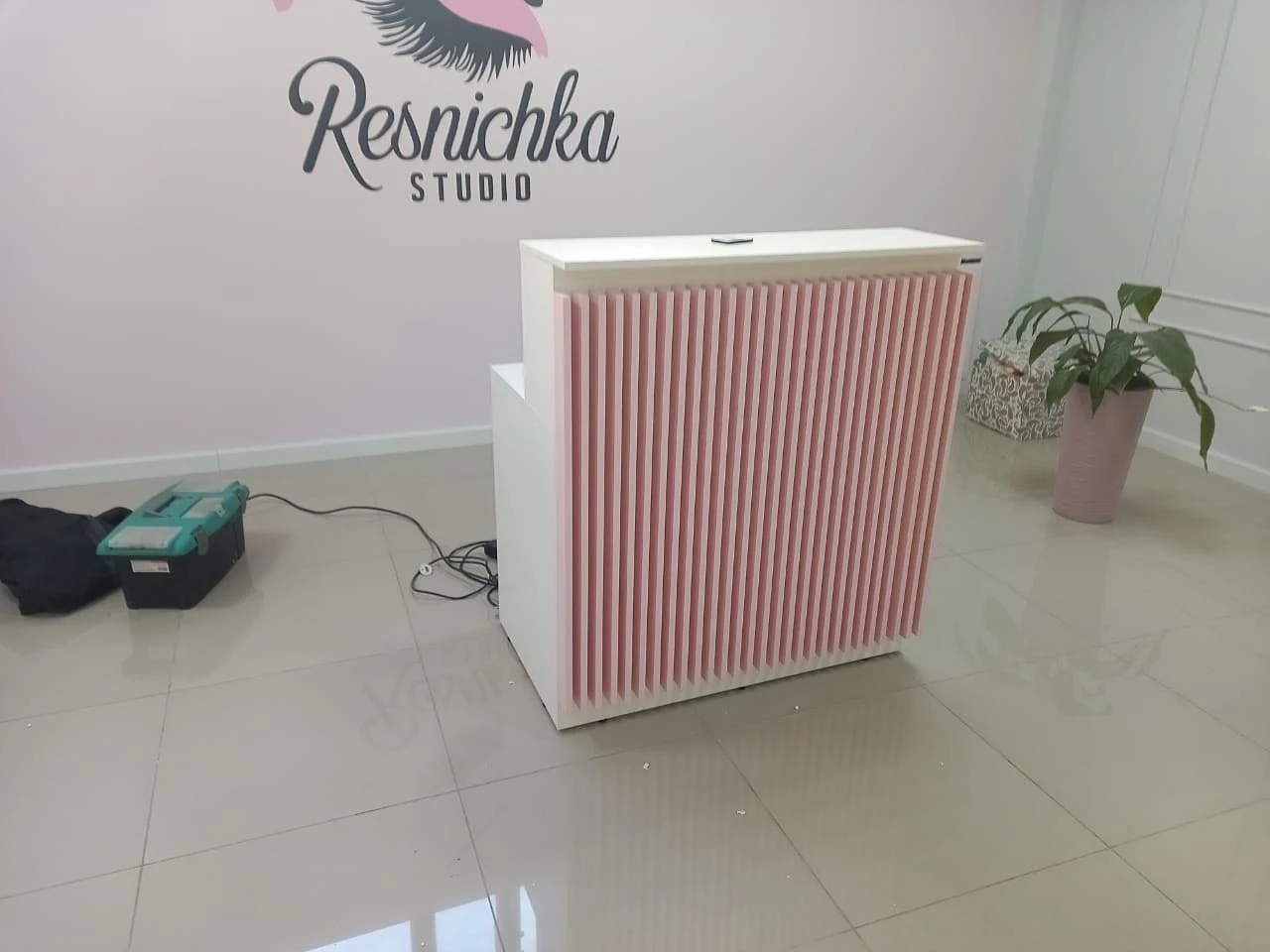 Стойка ресепшн для салона красоты — Москва